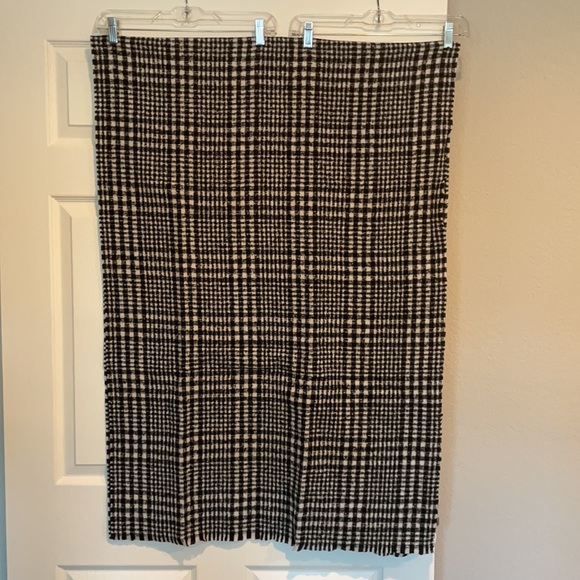 Old Navy Flannel Scarf - Picture 5 of 6